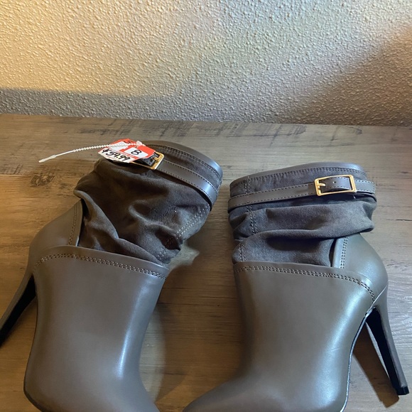 Metaphor gray ankle booties size 6 NWT - Picture 5 of 7